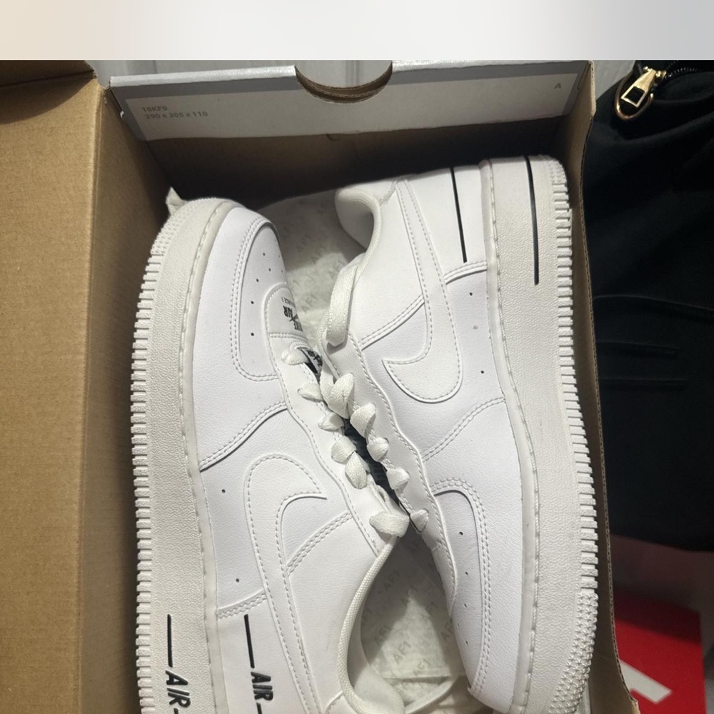 Nike White Air Force 1 Sneakers Classic Design